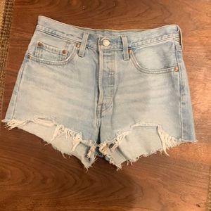 Levi shorts woman